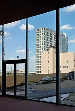 Blick aus dem Foyer auf das Harenberghaus