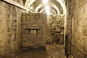 Traverse mit Schießscharte im Hauptgang des Fort de Douaumont