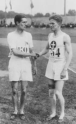 Paul&nbsp;Martin – hier rechts im Jahr 1924 mit dem britischen 800-Meter-Olympiasieger von 1924 und 1928 Douglas Lowe – kam auf den neunten&nbsp;Platz.