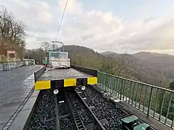 Niederbordwagen (I) mit nachgerüsteten Streckenscheinwerfern (2022)