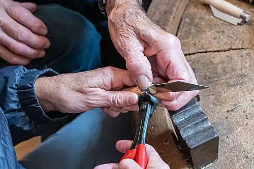 Raum im Obergeschoß, Zusammenbau des Feitels