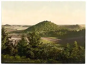 Drei Gleichen um 1900, (v.&nbsp;l.&nbsp;n.&nbsp;r.:) Wachsenburg, Burg Gleichen, Mühlburg. Kamerastandpunkt war der Röhnberg.