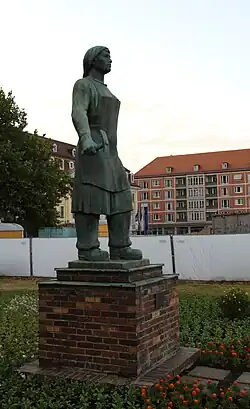 Denkmale für Trümmerfrauen in Dresden und Berlin