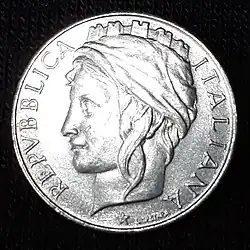 Italia turrita auf der Vorderseite der italienischen 50-Lire-Münze, die zwischen 1996 und 1999 ausgegeben wurde