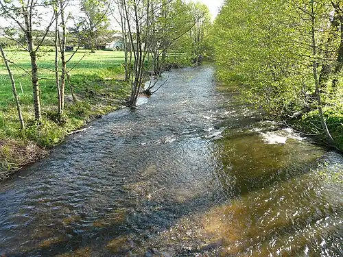 Die Dronne unterhalb der Brücke von Pombol
