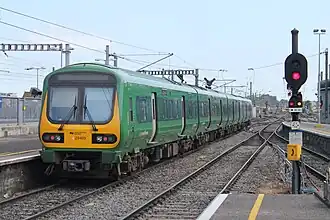 Dieselbetriebener Commuter-Zug in Dublin Connolly Station