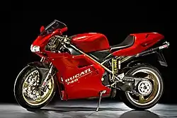 Ducati 748 mit Anbauteilen aus Carbon