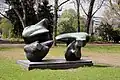 Two-Piece Reclining Figure: Points von Henry Moore (1971)