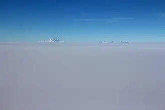 Dufek-Massiv (links) und Cordiner Peaks