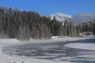 Der Dunraven Peak über dem Tal des Yellowstone River