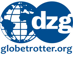 Zwei Kreise, im linken einen Weltkarte (stilisiert), rechts der Schriftzug dzg in Kleinbuchstaben