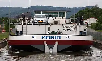 Schiff in der Schleuse