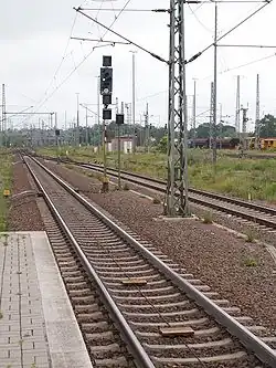 Ks-Signal mit Ks 1 an der nördlichen Ausfahrt am Bahnsteig 3 des Bahnhofs Lutherstadt Wittenberg