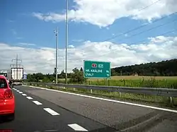 Beginn der E 67 bei Prag.