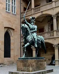 Arkadenhof: Reiterstandbild von Eberhard im Bart