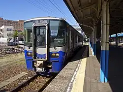 Triebzug der Echigo Tokimeki Tetsudō in Naoetsu