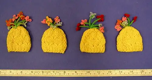 Set von gestrickten Eierwärmern (Neuseeland, 1950er/1960er Jahre)