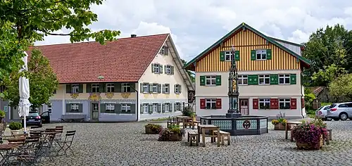 Brunnen, Museum und Badhaus