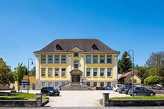Die ehemalige Grundschule Schlierstadt, die heute den Kindergarten St. Josef beherbergt