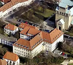 Luftbild des Großen Domhofs, im Vordergrund das Generalvikariat (vor der Umgestaltung von 2011–2014)