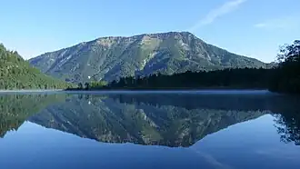 Blick über den Offensee zum Eibenberg