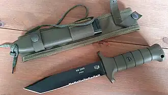 Version des KM 2000 mit abgeänderter Tantō-Spitze und Wellenschliff in der Farbe oliv