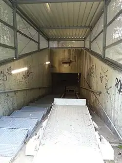 Eingang des Hilfskrankenhauses