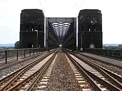 Einfahrt in die Urmitzer Eisenbahnbrücke 2009