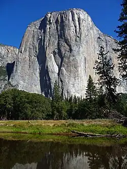 Blick von Süden, vom Südufer des Merced River