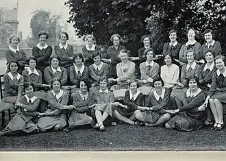 Phillips und Studierende der Clifton High School, 1927