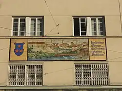 Mosaik mit der Abbildung der alten Verbauung am Elisabethinen-Haus (Nr.&nbsp;13–19)