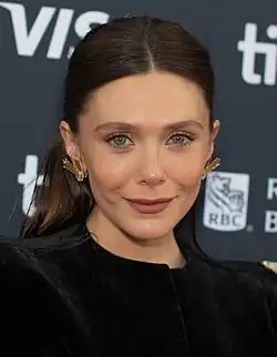 Die US-Amerikanerin Elizabeth Olsen und der Brite Himesh Patel spielen Mia und Aaryan