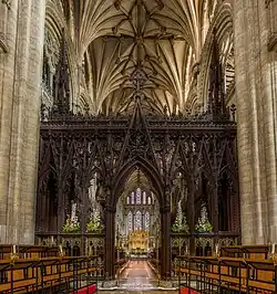 Chor vom Lettner zum Hauptaltar, Decorated Style mit steinernen Fächergewölben