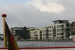 Die westliche Seite des „Alten Binnenhafens“ mit Bürogebäuden und Wohnungen