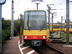 Karlsruher Stadtbahnwagen des Typs GT8-80C mit asymmetrischer Stirnfront