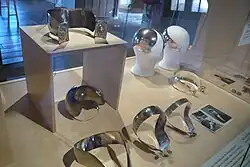 Verschiedene Oorijzer im Zuiderzeemuseum