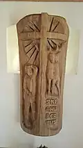Holzrelief in der Hubertuskapelle