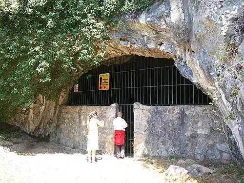 Eingang Cueva de Hornos de la Peña