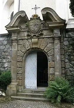 Schloss Artstetten, Eingangsportal zur Hohenberg-Familiengruft