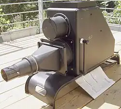 Hensoldt-Epidiaskop mit den Projektionsobjektiven Walkar und Dialyt