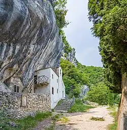 Zugang zur Klause und Eingang