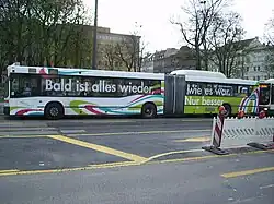 Ein AVG Ersatzbus des Typs Mercedes-Benz O 405 GN2 CNG (ex Duisburger Verkehrsgesellschaft) 2012 während Königsplatzumbau in Augsburg (Projekt Augsburg City)