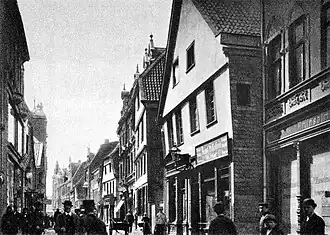 1895: Blick von der I.&nbsp;Dellbrügge nach Süden, drittes Haus rechts das noch vorhandene Gasthaus Zum Ritter