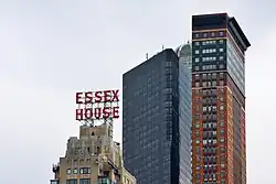 Blick vom Central Park 2008: Metropolitan Tower (links), Carnegie Hall Tower (rechts) und CitySpire Center (mit der Kuppel in der Mitte)