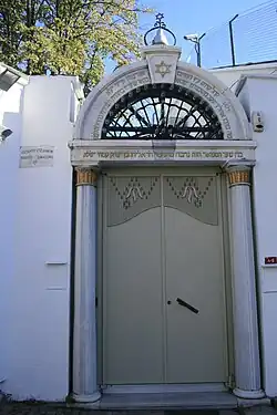 Eingang der Etz-Ahayim-Synagoge