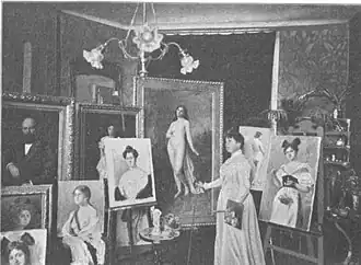 Eugénie Heger-Gasser in ihrem Atelier