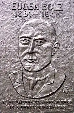 Relief am Eugen-Bolz­-Platz beim Eingang zum Rathaus