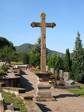 Beutelsberg (im Hintergrund) vom Eußerthaler Friedhof aus gesehen