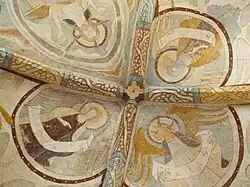 Gotische Fresken im Gewölbe des Turms