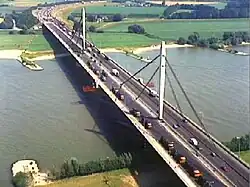 Der ältere Teil der Waalbrücke bei Ewijk, 1997